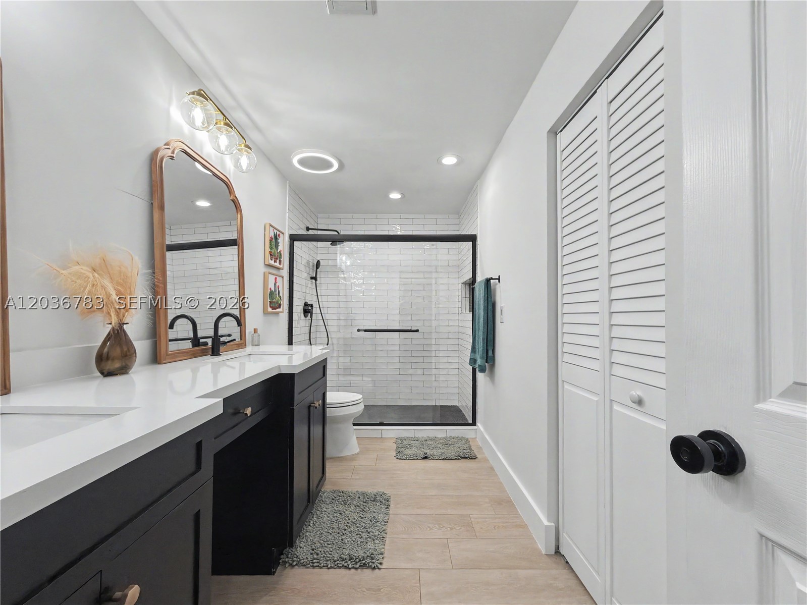 EMBASSY LAKES - Residential