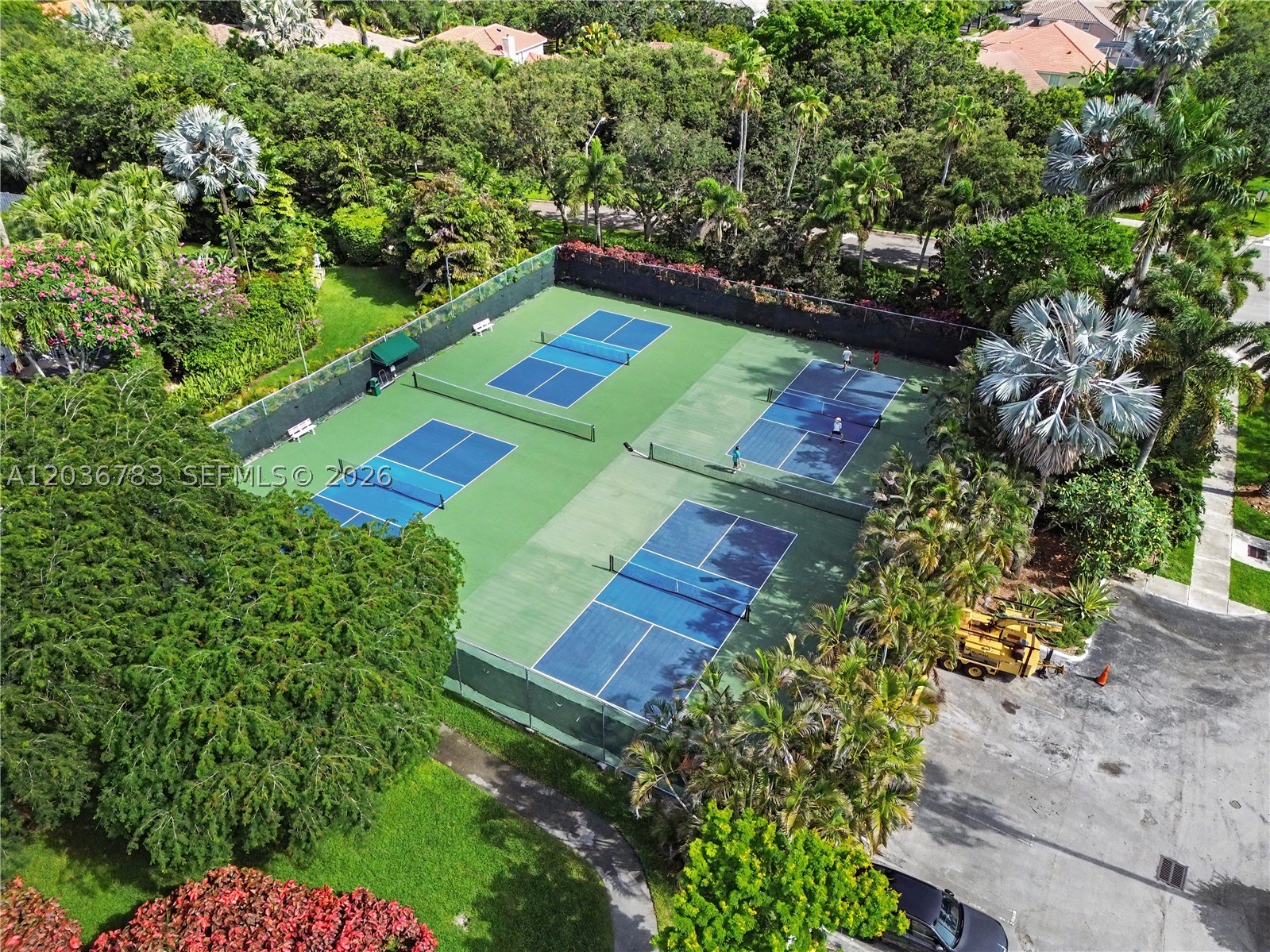 EMBASSY LAKES - Residential