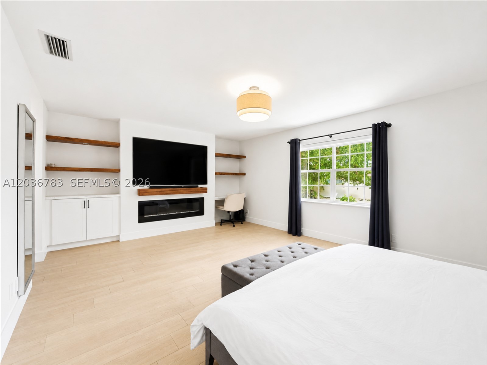 EMBASSY LAKES - Residential