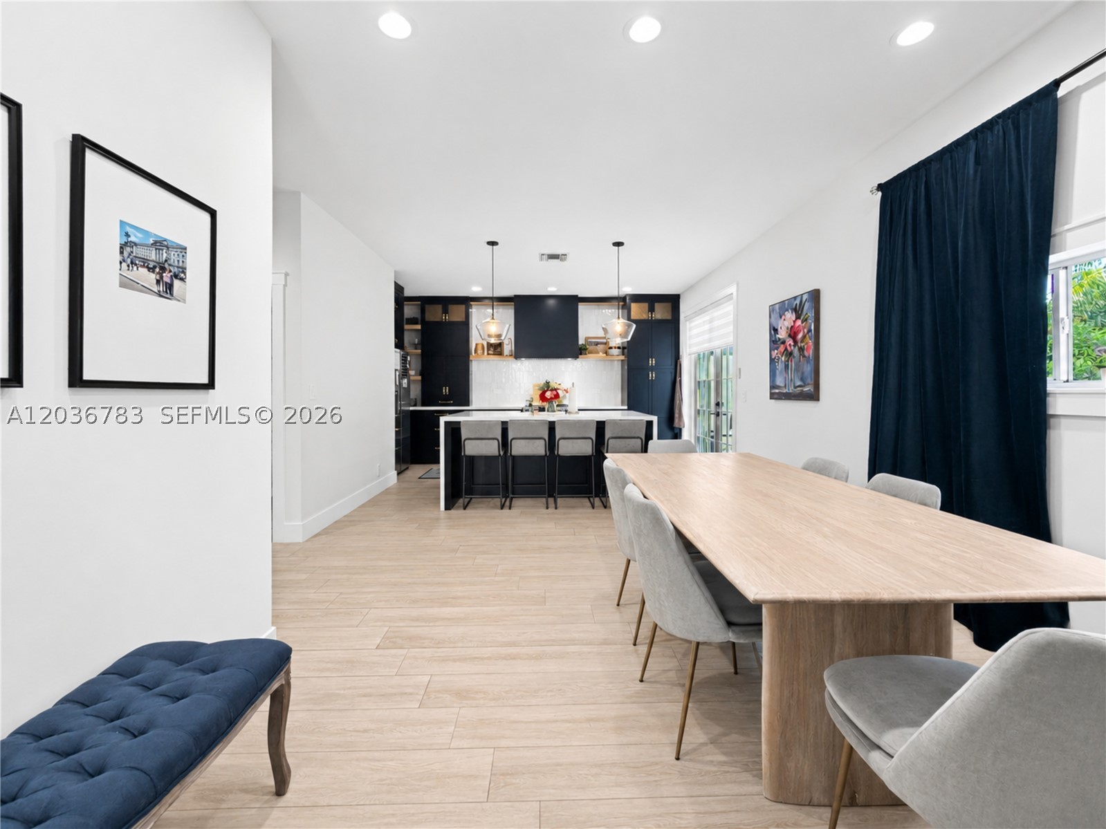 EMBASSY LAKES - Residential