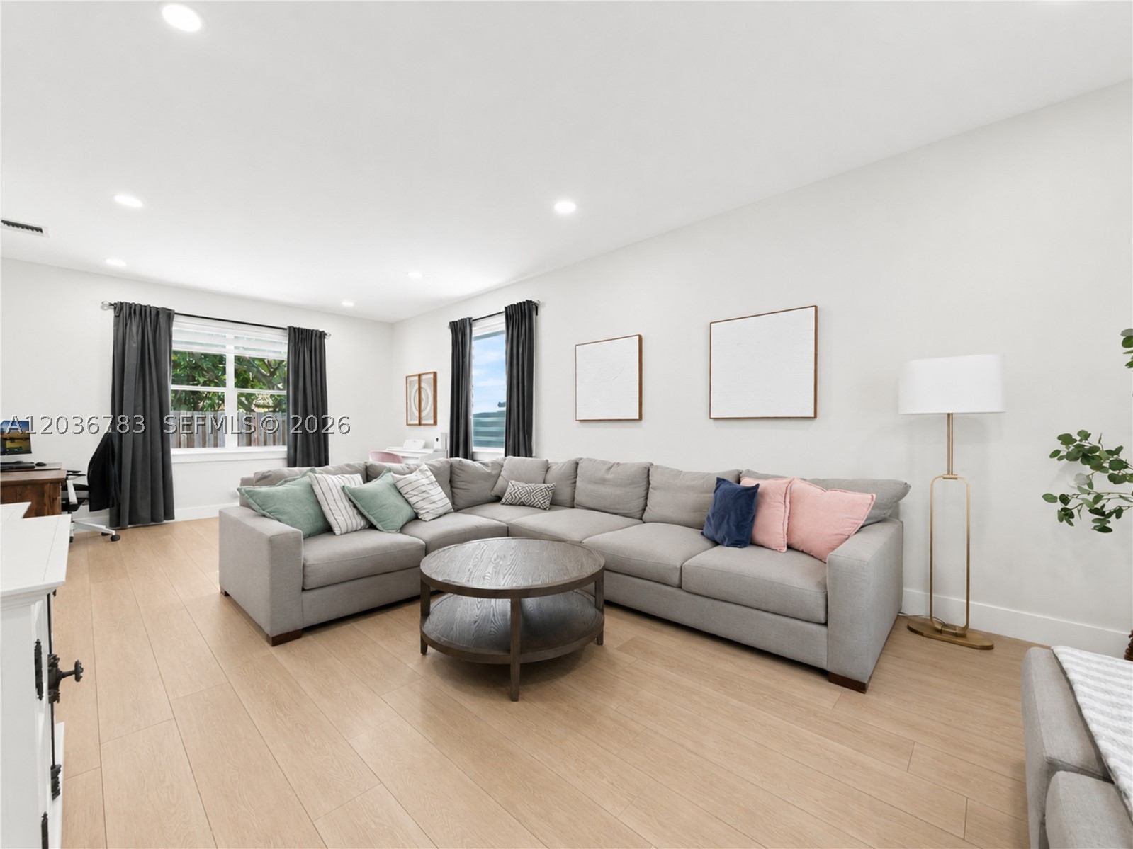 EMBASSY LAKES - Residential