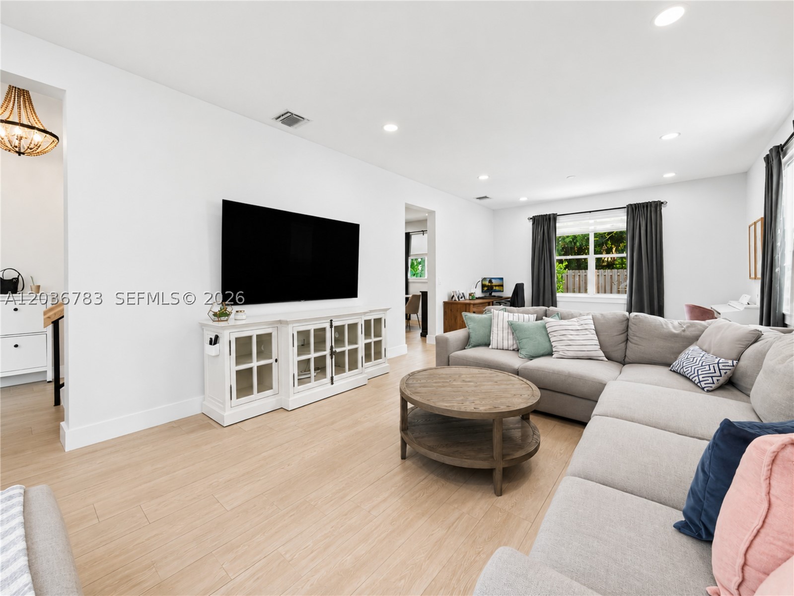 EMBASSY LAKES - Residential