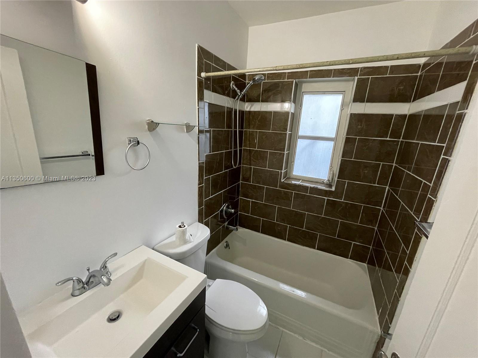 BRICKELL ESTATES - Residential Lease