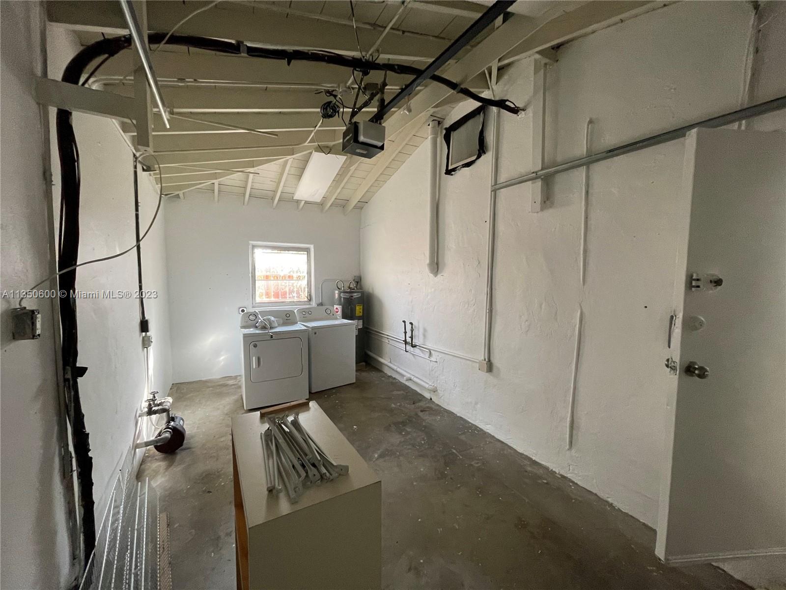 BRICKELL ESTATES - Residential Lease