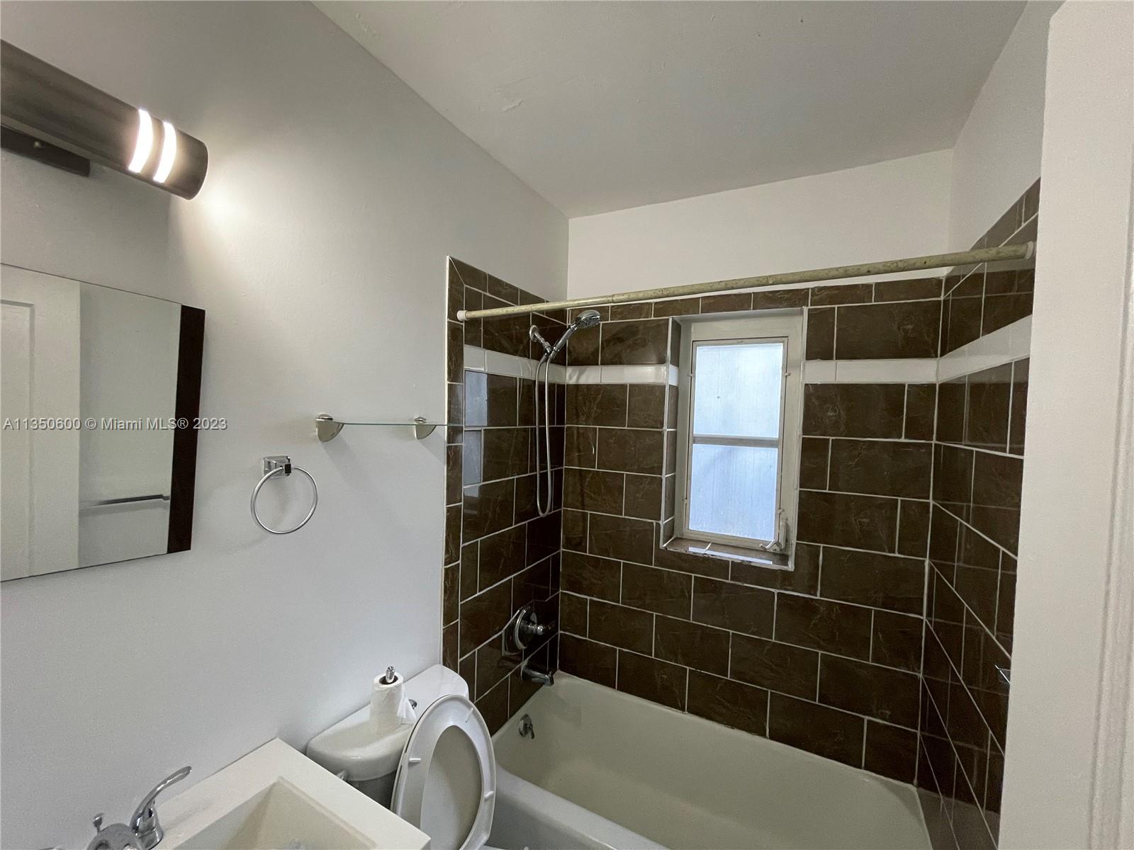 BRICKELL ESTATES - Residential Lease