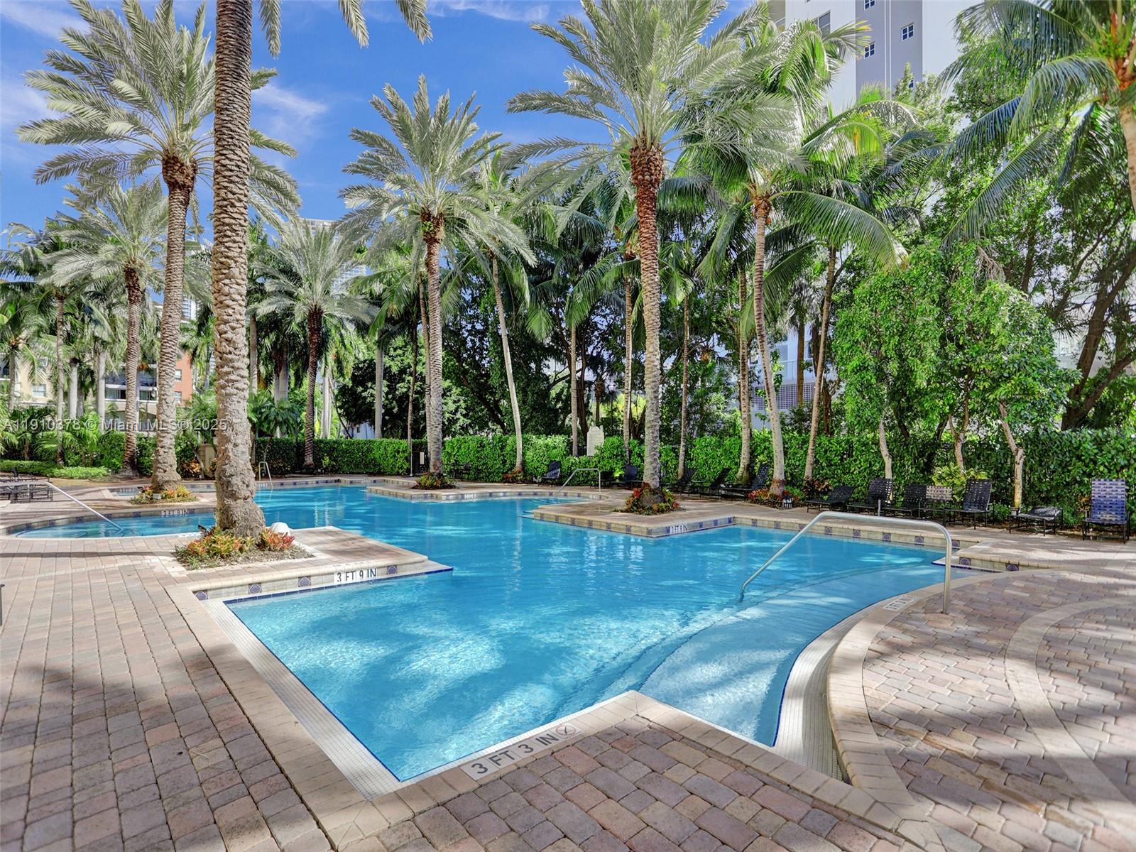 PORTO BELLAGIO CONDO - Residential