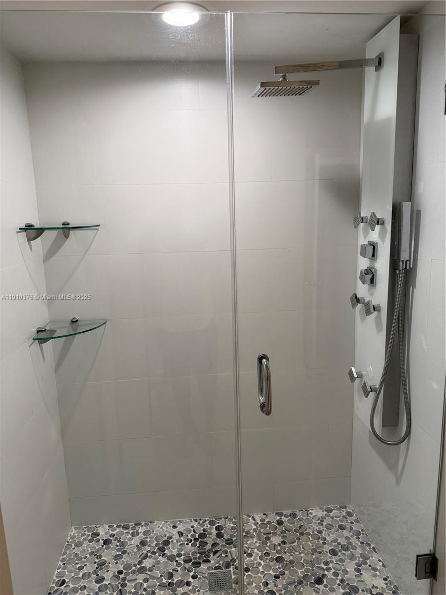 PORTO BELLAGIO CONDO - Residential