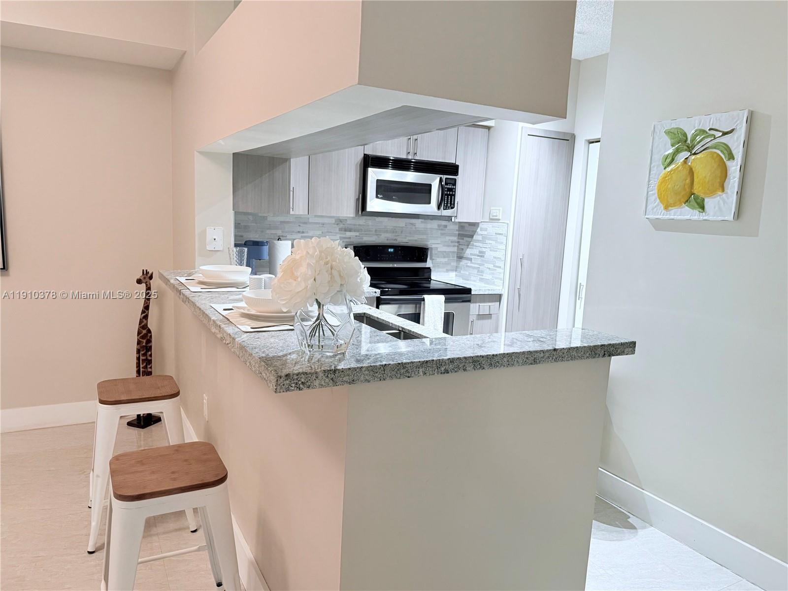 PORTO BELLAGIO CONDO - Residential