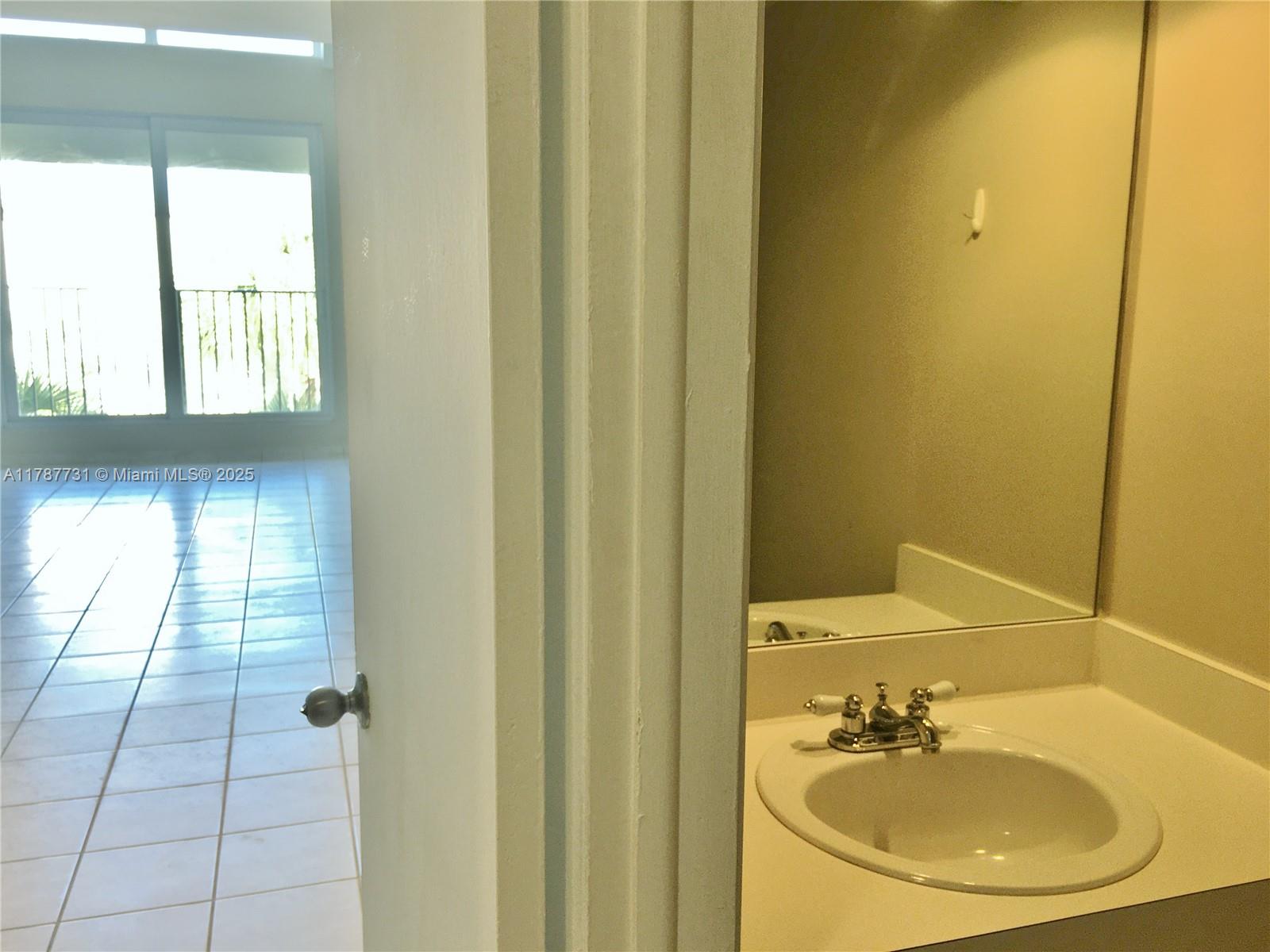 DADELAND GROVE CONDO - Residential Lease