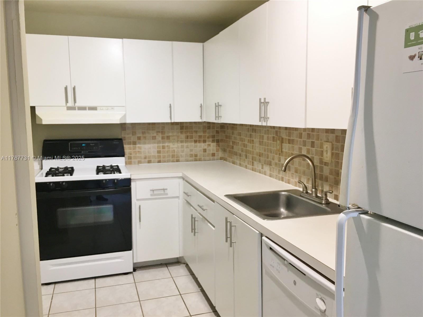 DADELAND GROVE CONDO - Residential Lease