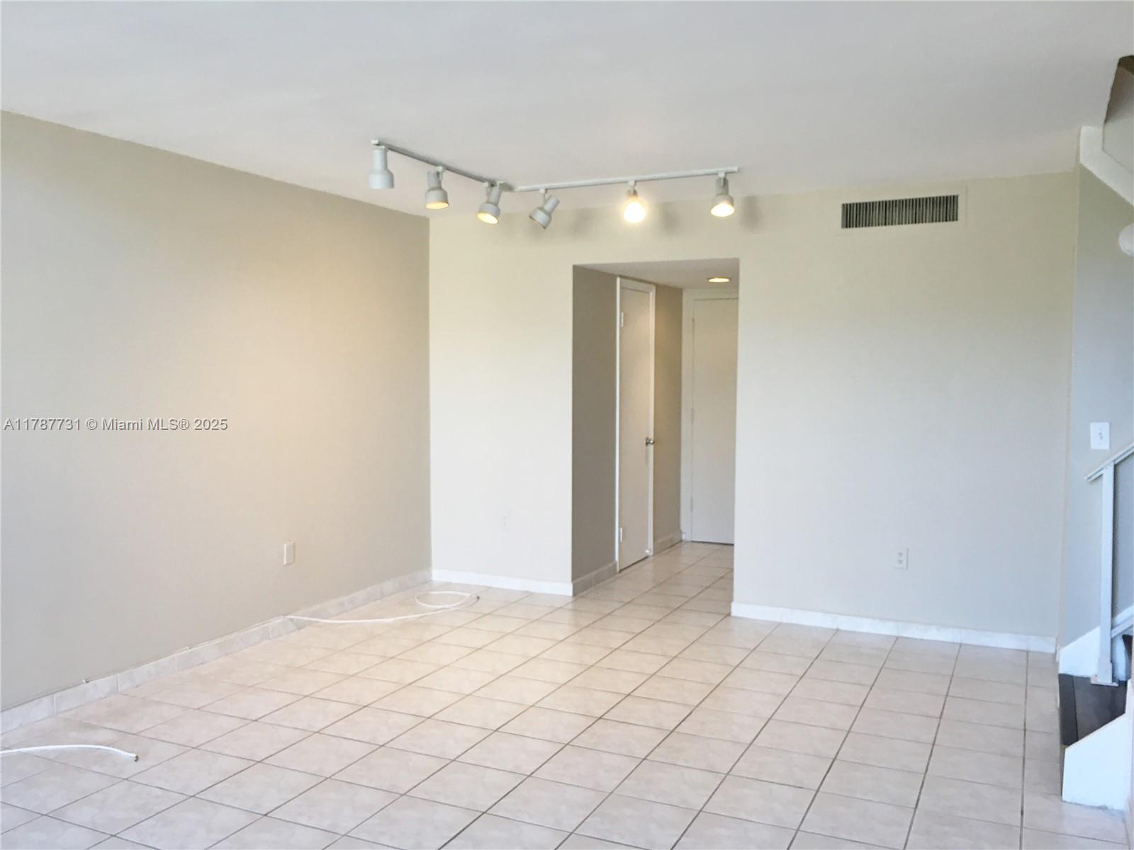 DADELAND GROVE CONDO - Residential Lease