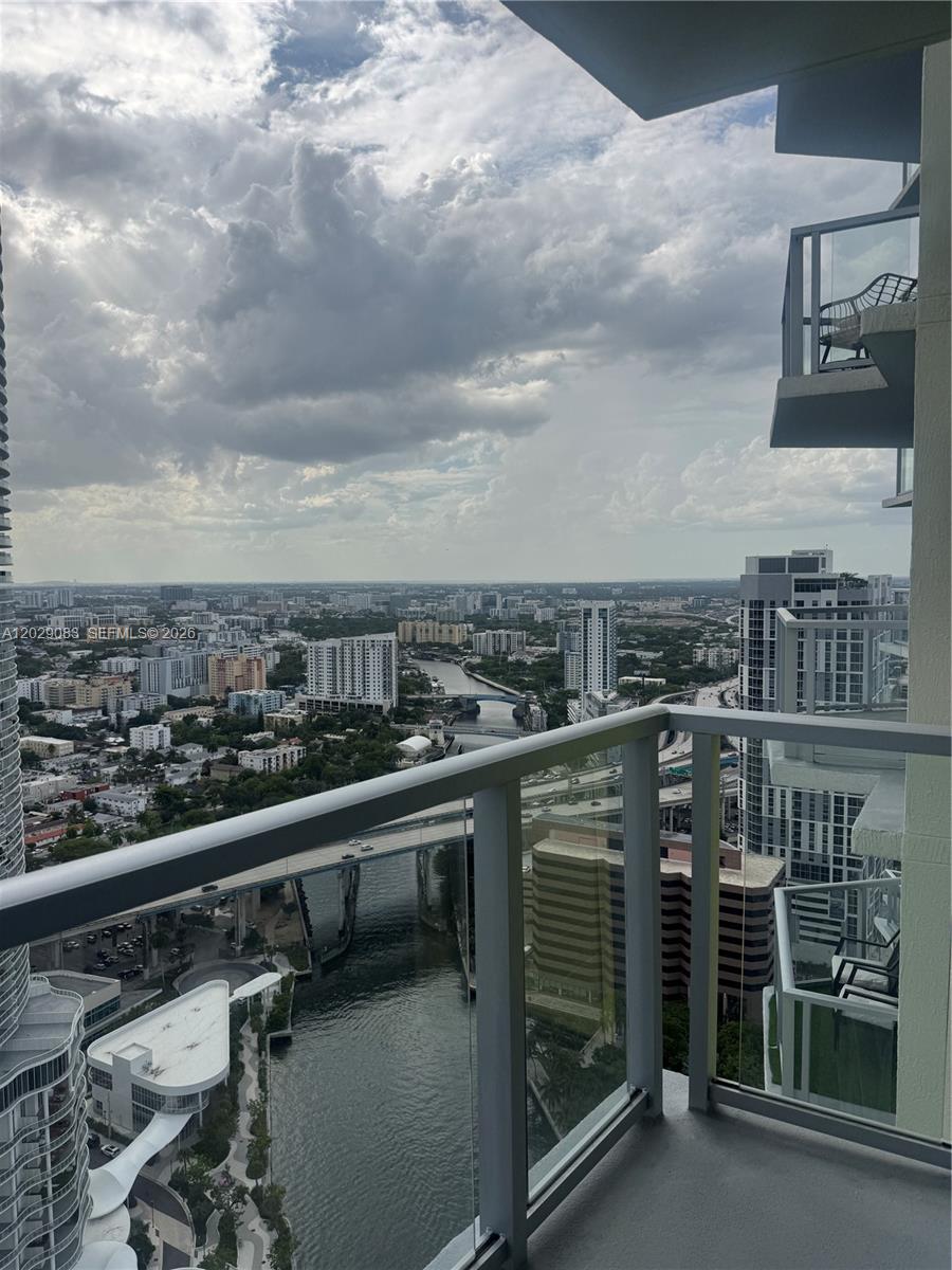 LATITUDE ON THE RIVER CON - Residential