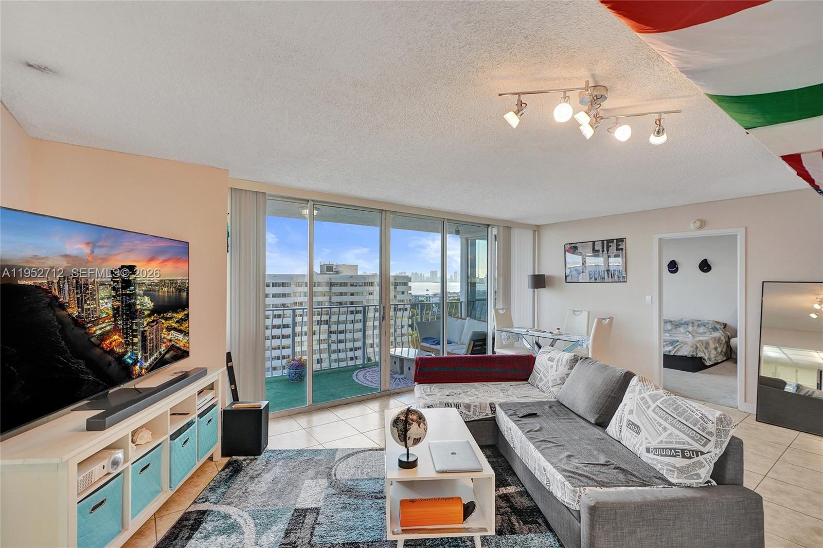 THE GRANDVIEW PALACE COND - Residential