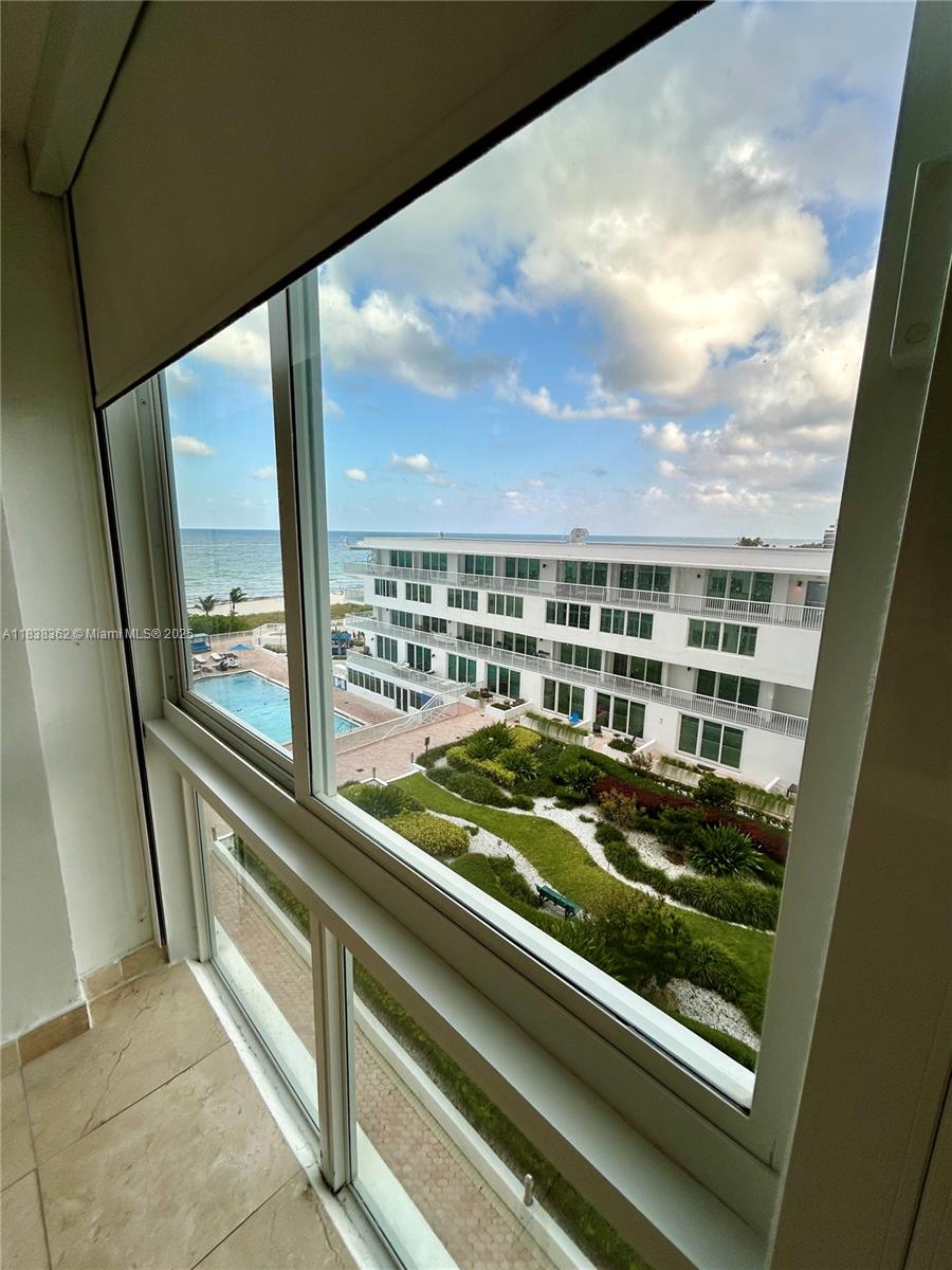 THE CARRIAGE HOUSE CONDO - Residential