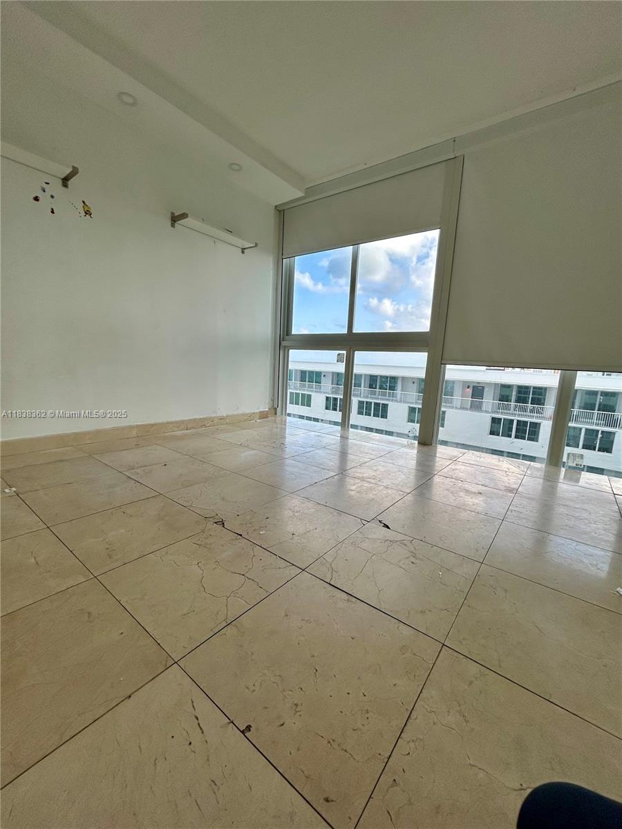 THE CARRIAGE HOUSE CONDO - Residential