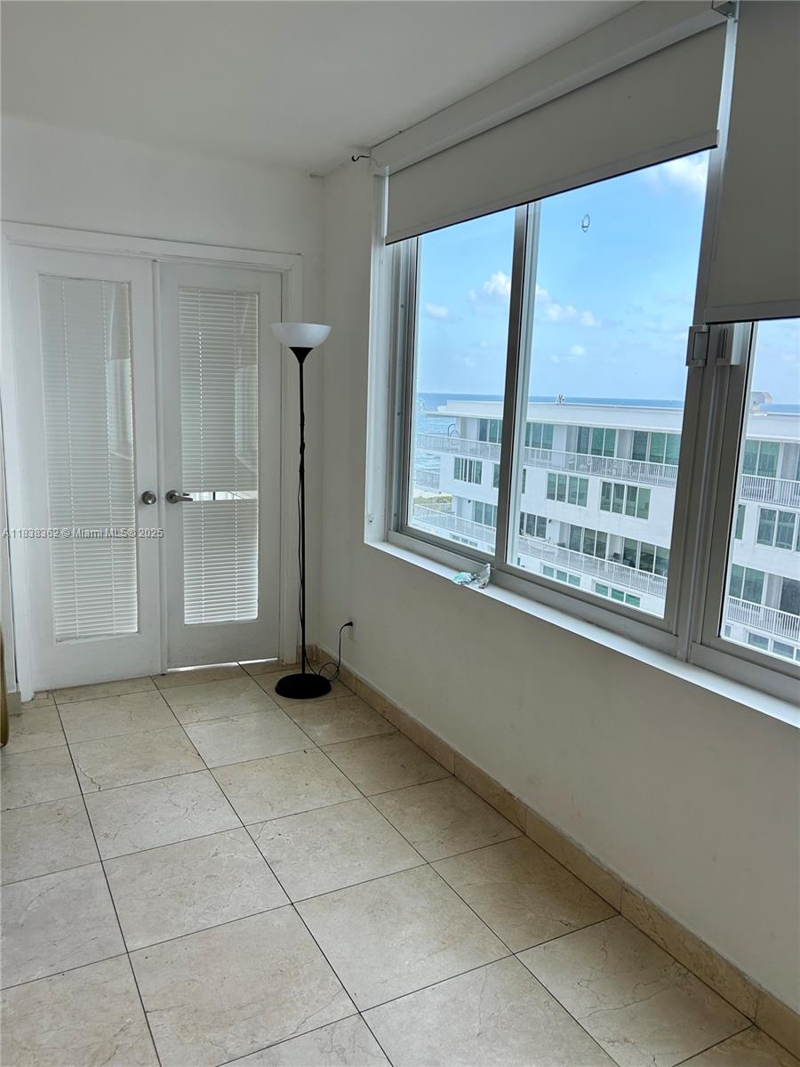 THE CARRIAGE HOUSE CONDO - Residential