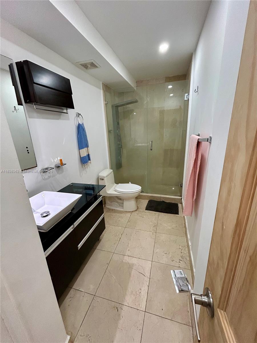 THE CARRIAGE HOUSE CONDO - Residential