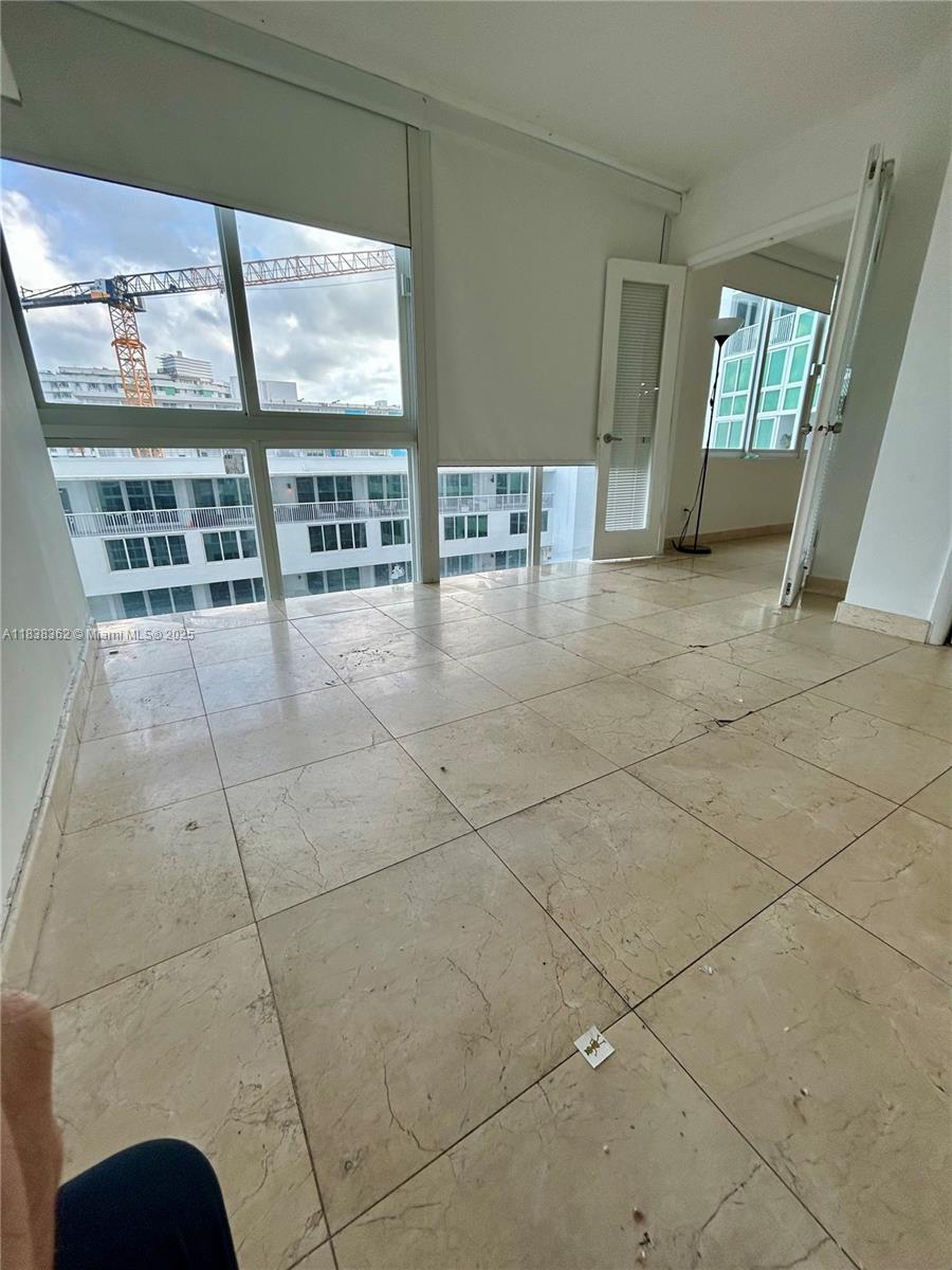 THE CARRIAGE HOUSE CONDO - Residential