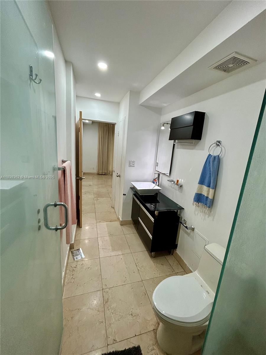 THE CARRIAGE HOUSE CONDO - Residential