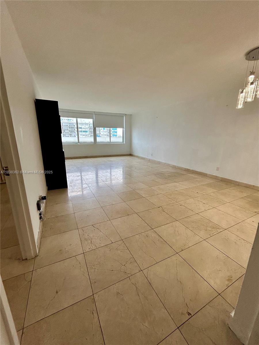 THE CARRIAGE HOUSE CONDO - Residential