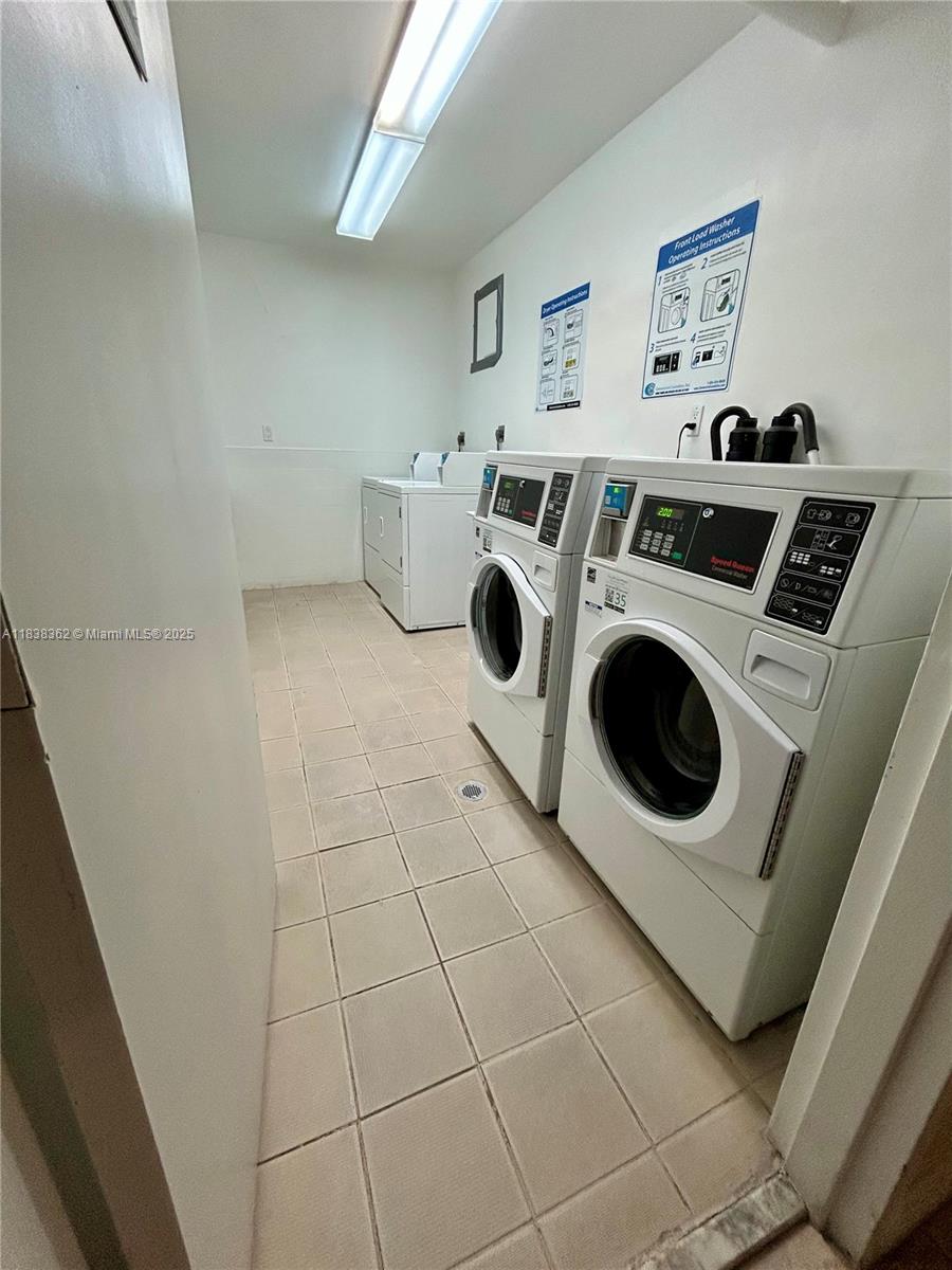 THE CARRIAGE HOUSE CONDO - Residential