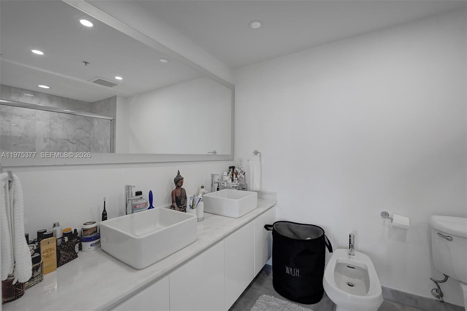 BLUE CONDO - Residential