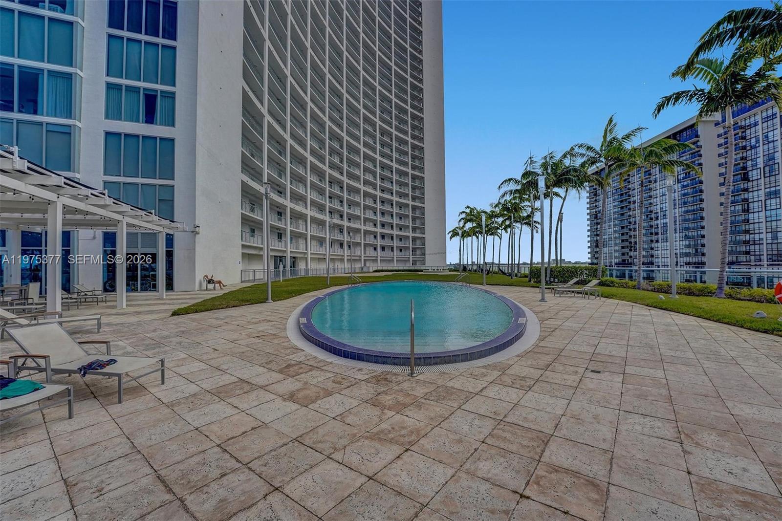 BLUE CONDO - Residential