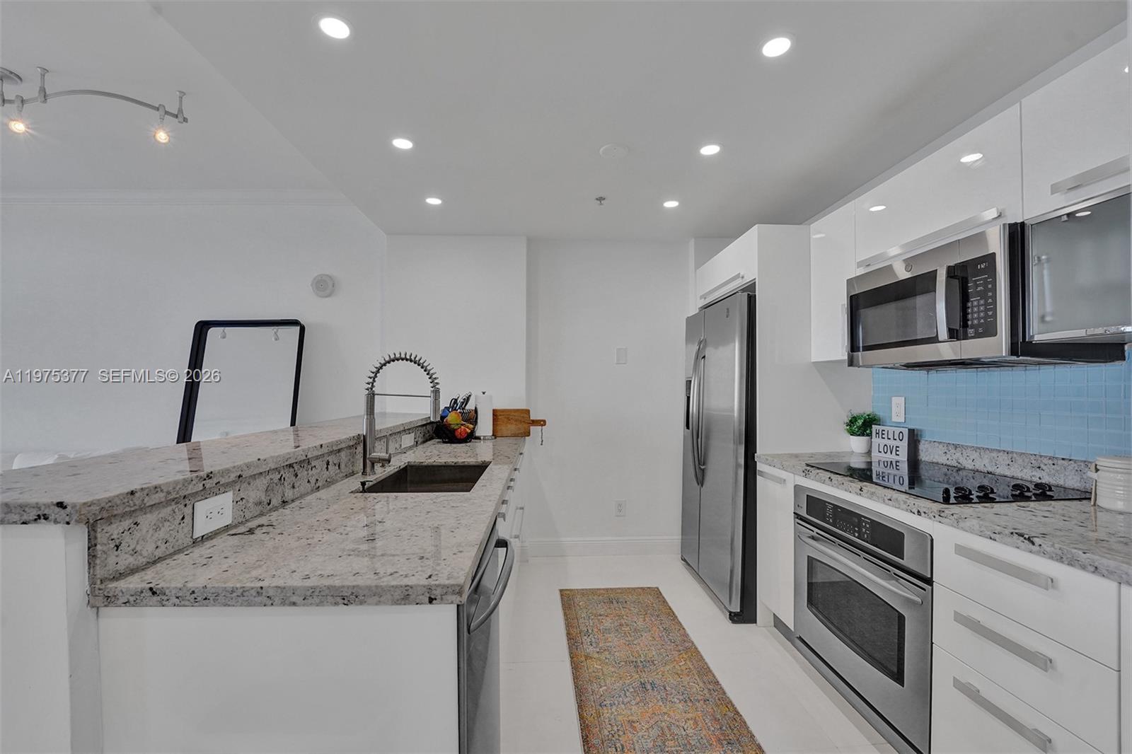 BLUE CONDO - Residential