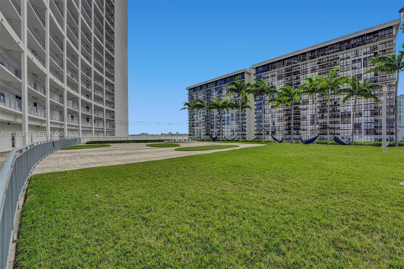 BLUE CONDO - Residential