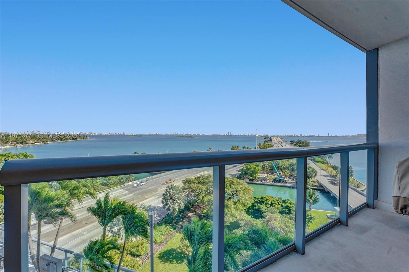 BLUE CONDO - Residential