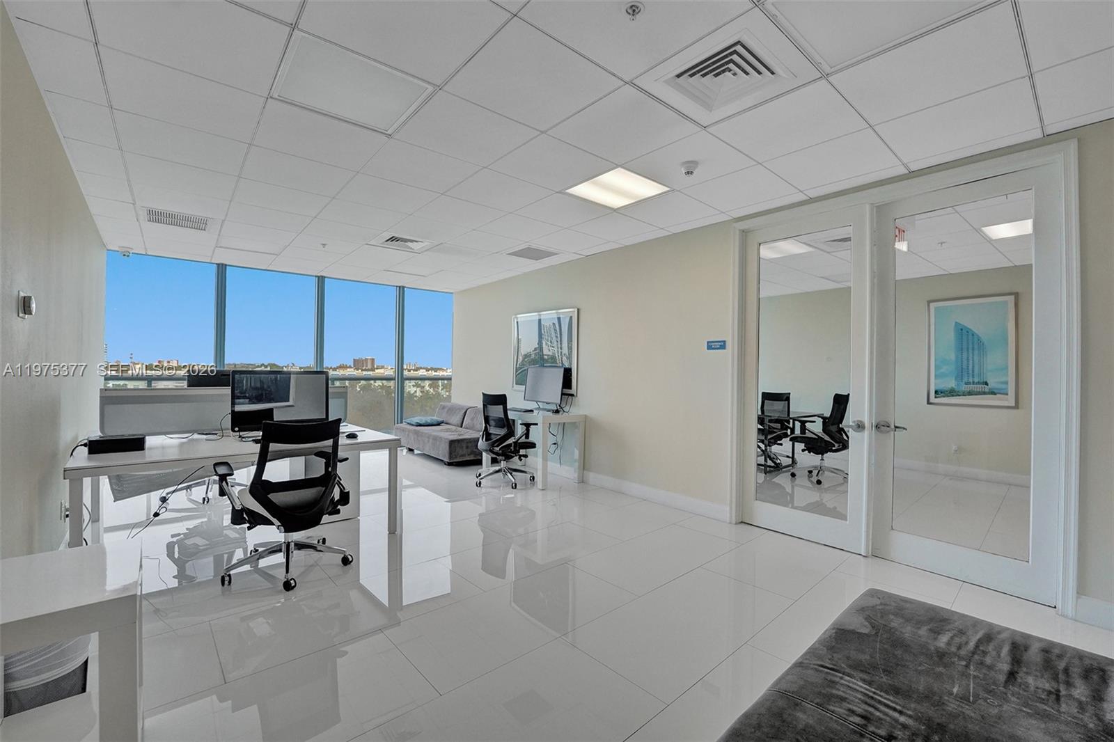 BLUE CONDO - Residential