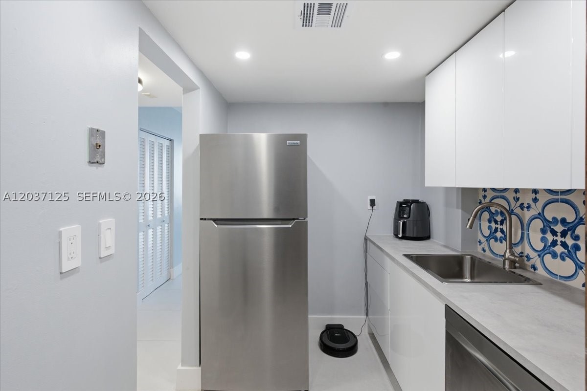 TRITON TOWER CONDO - Residential Lease