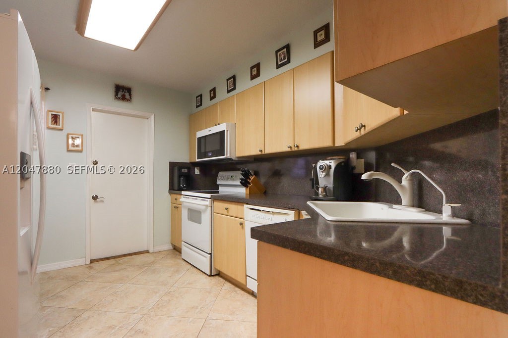BRIARWOOD CLUB CONDO 3 - Residential