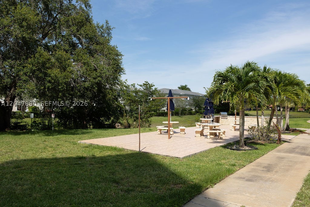 BRIARWOOD CLUB CONDO 3 - Residential