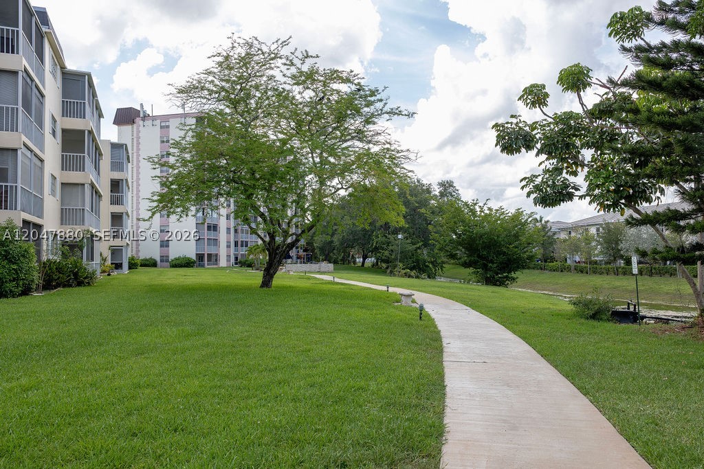 BRIARWOOD CLUB CONDO 3 - Residential