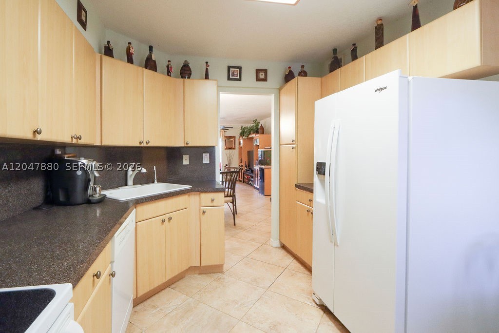 BRIARWOOD CLUB CONDO 3 - Residential