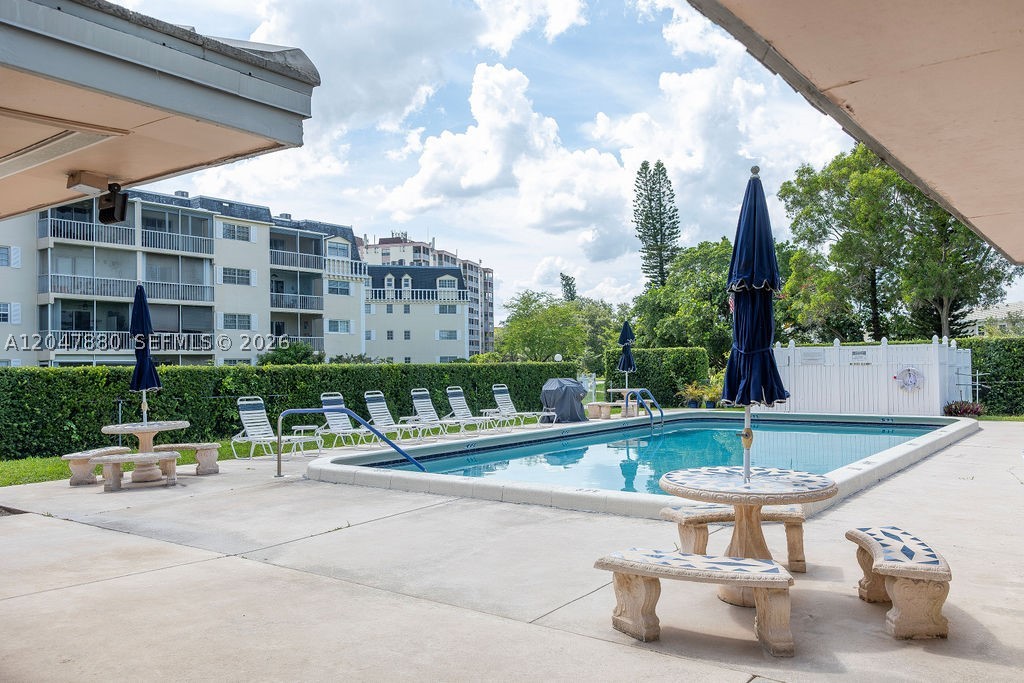 BRIARWOOD CLUB CONDO 3 - Residential