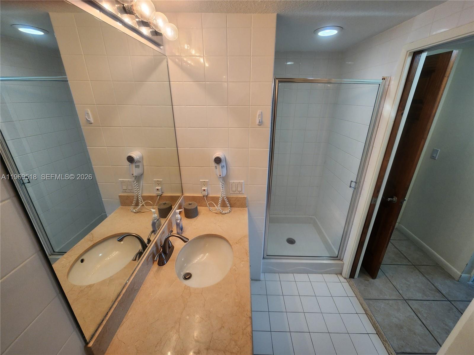 MARINA BAY CLUB - Residential