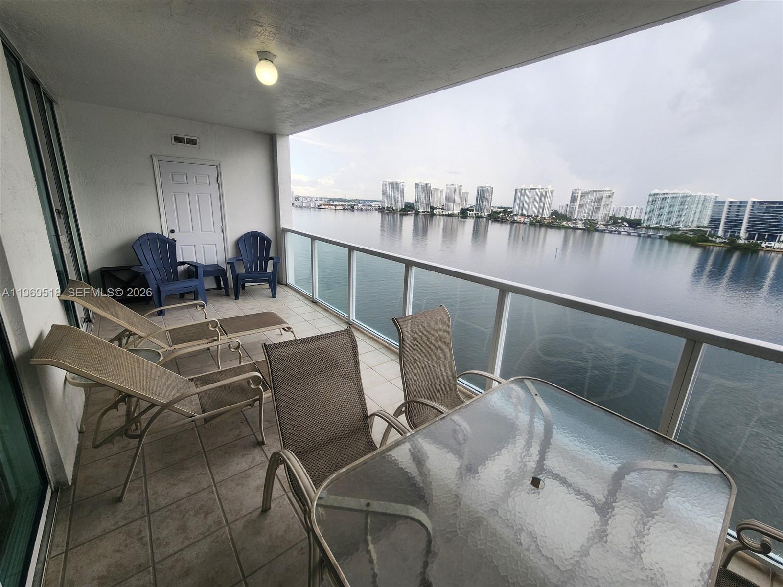 MARINA BAY CLUB - Residential