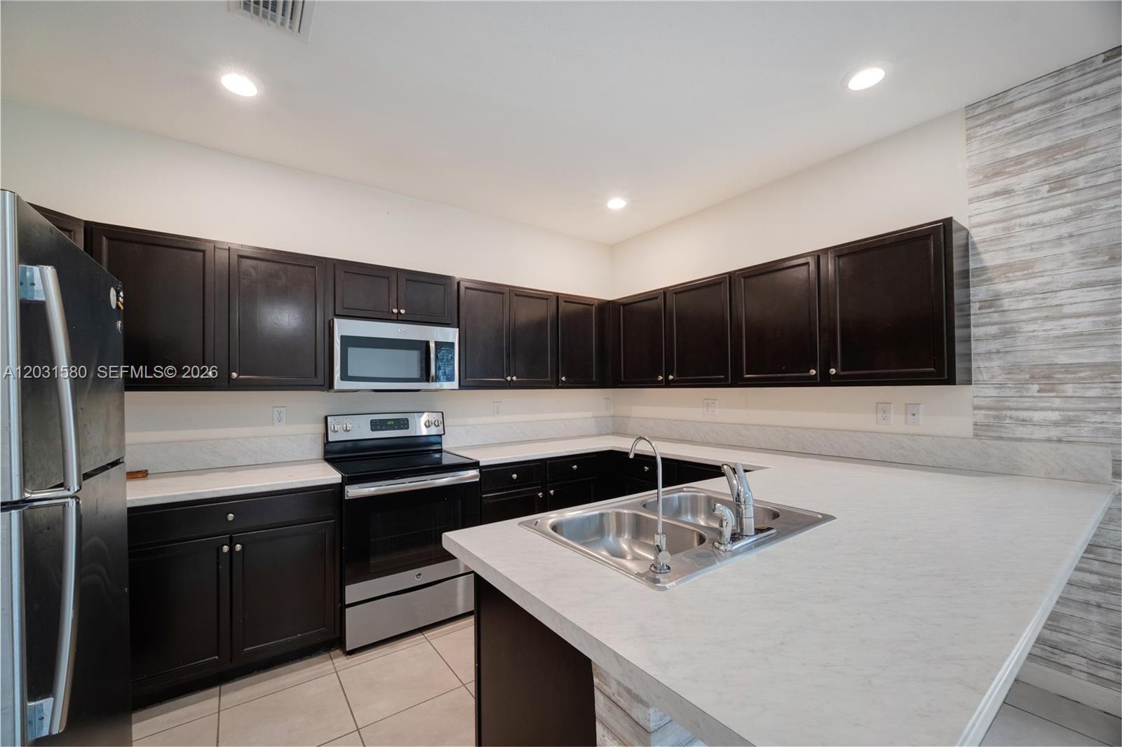 COCO PALM ESTATES - Residential
