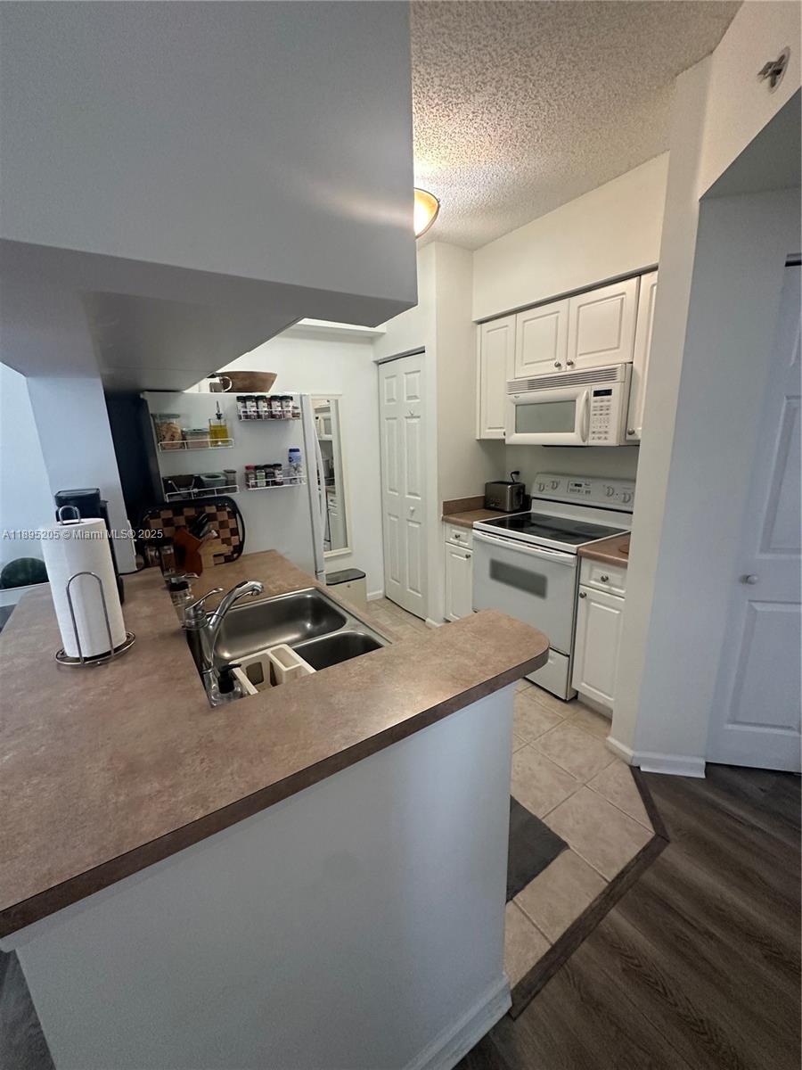 PORTO BELLAGIO CONDO - Residential