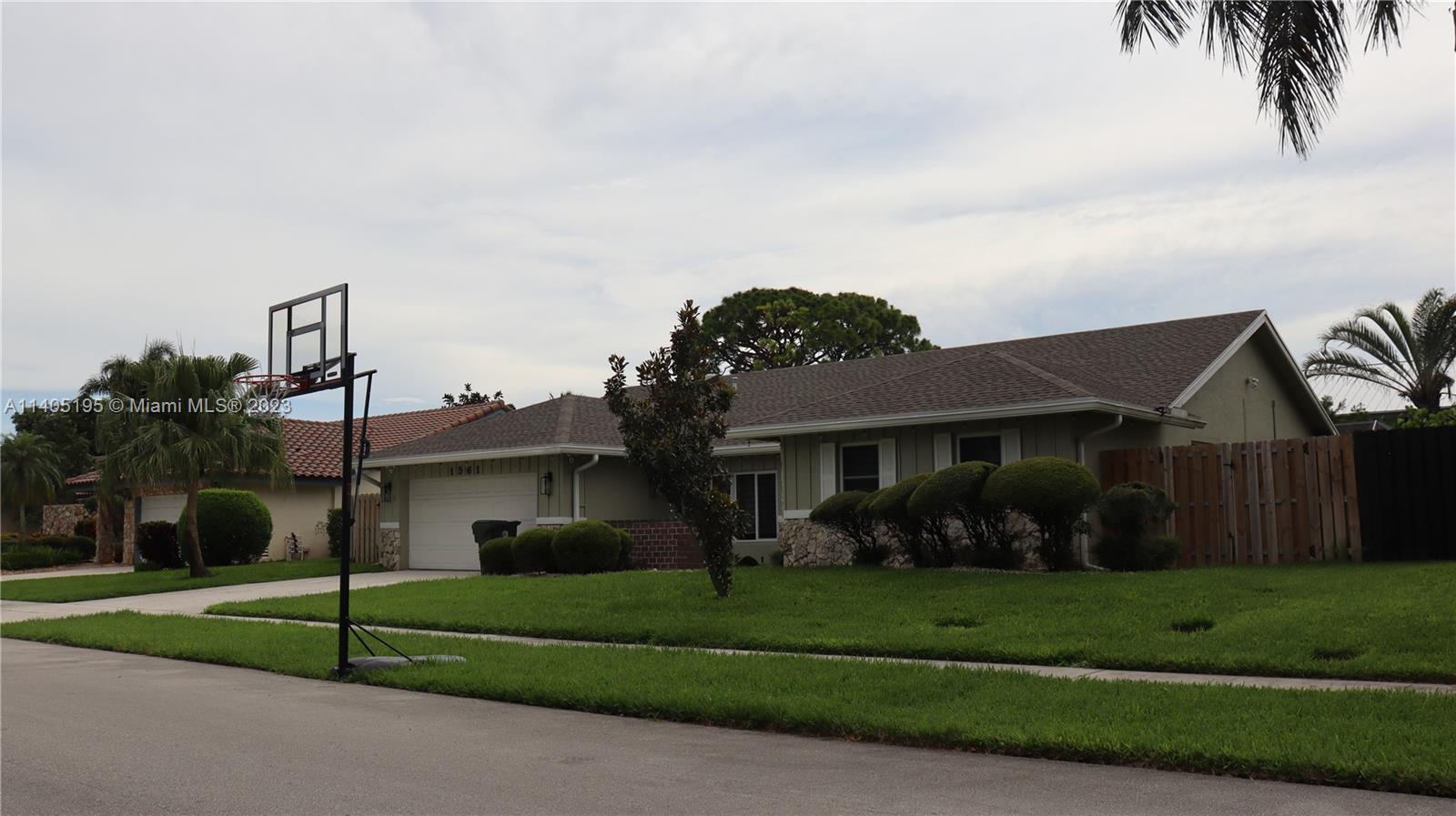 SABAL PARK - Residential