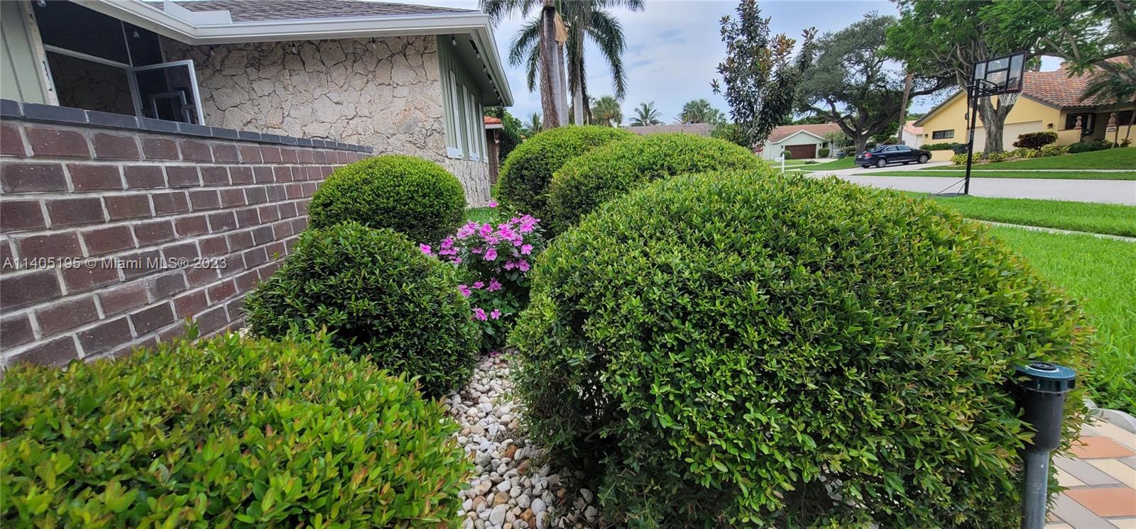 SABAL PARK - Residential
