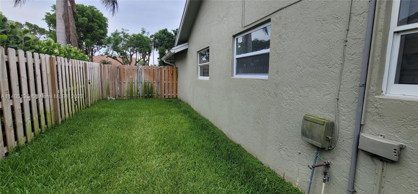 SABAL PARK - Residential