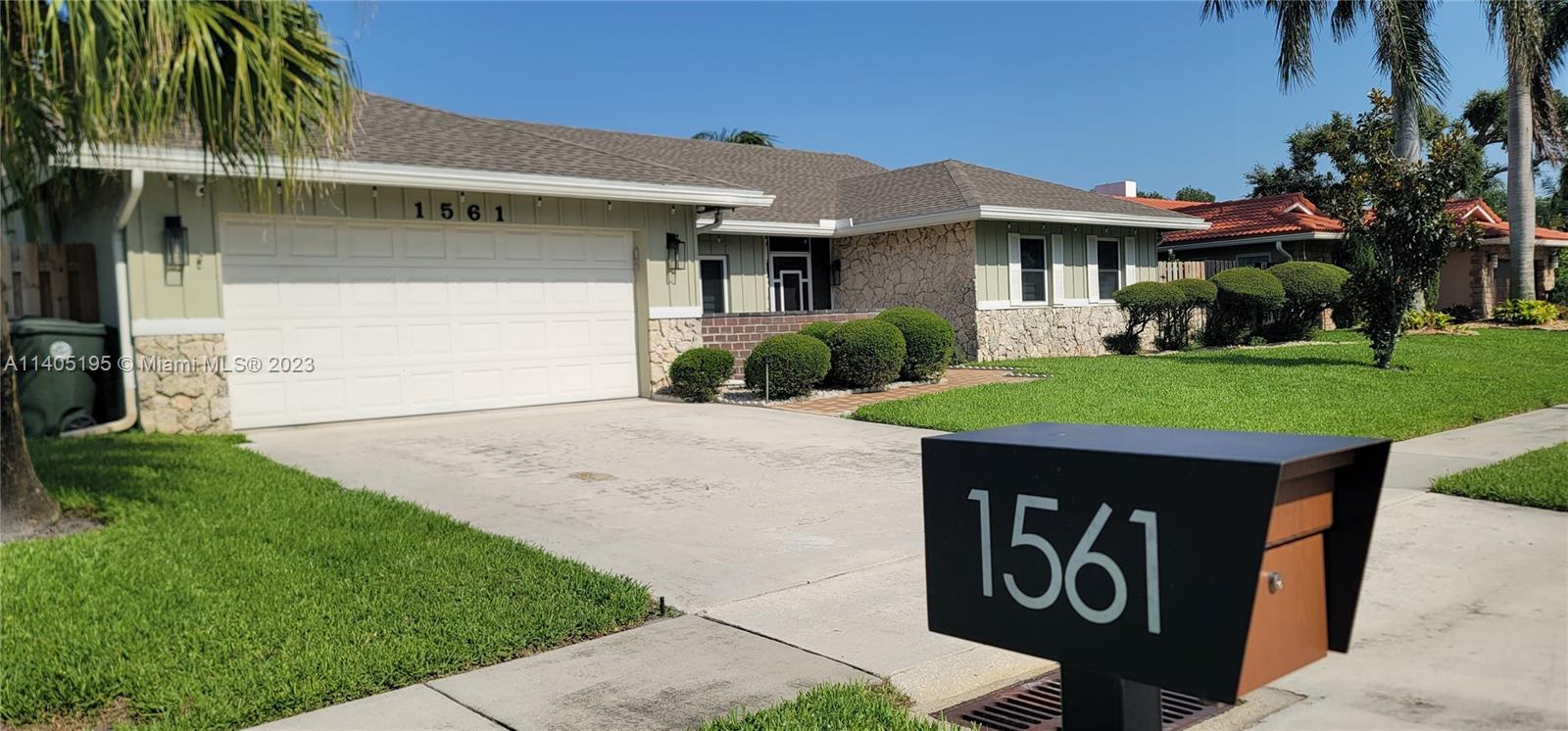 SABAL PARK - Residential