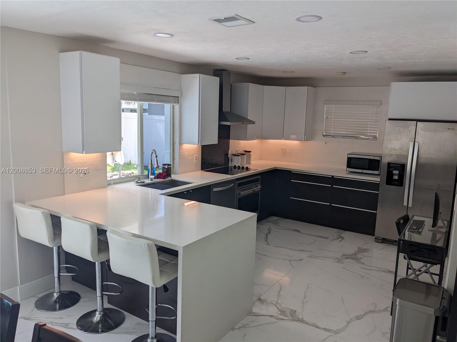IMPERIAL POINT 2 SEC - Residential