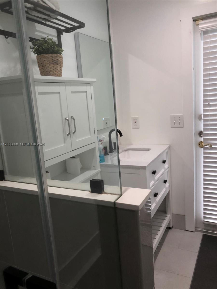 IMPERIAL POINT 2 SEC - Residential