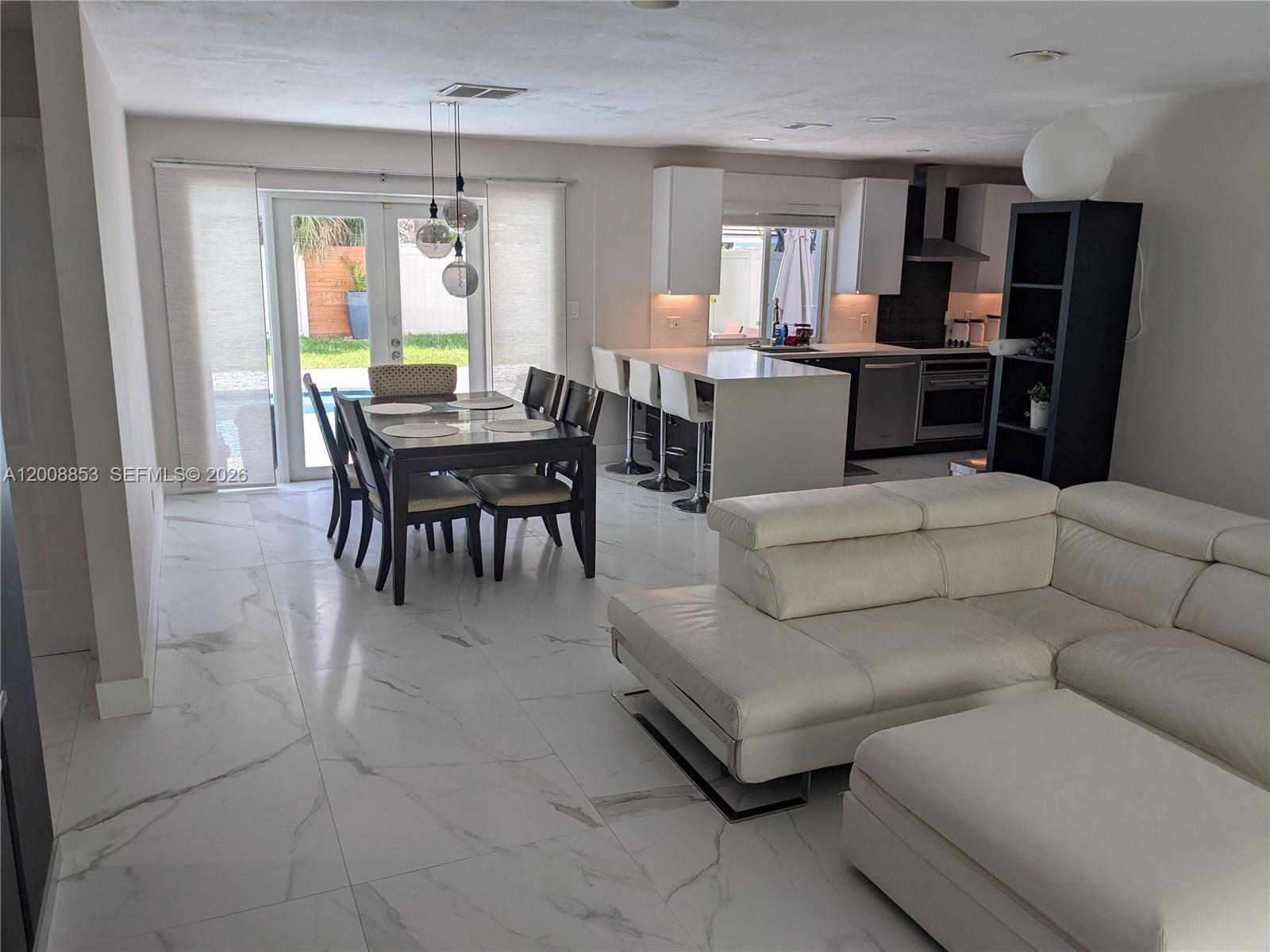 IMPERIAL POINT 2 SEC - Residential