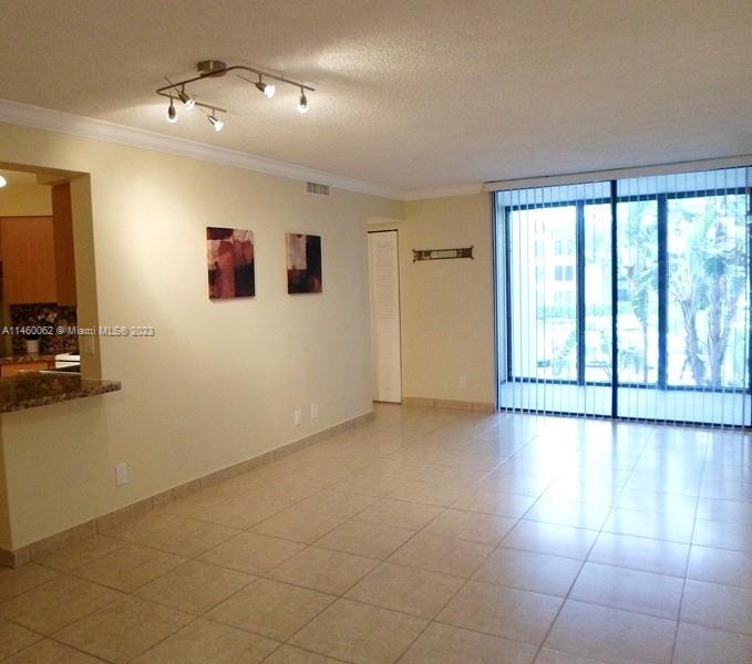 LAKE POINTE CONDOMINIUM N - Residential