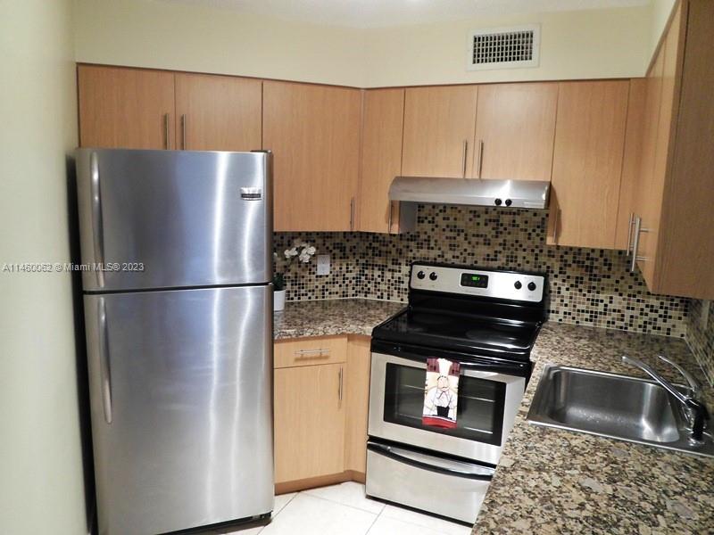 Gorgeous, completely updated 2/2 condo in excellent conditions in much sough after Lake Pointe Condominium, Oakland Park!!! Unit feature washer & dryer in unit, tile through, central A/C, granite countertops & stainless steel appliances. Rentals are allowed from day 1. All ages community. Ideal investors, primary or secondary residence. Corporate buyers ok. This unit can be rented for $2.200.00